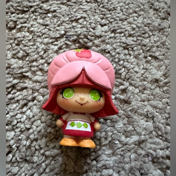 Strawberry Shortcake Cheebee Mini Figurine - Picture 1 of 2